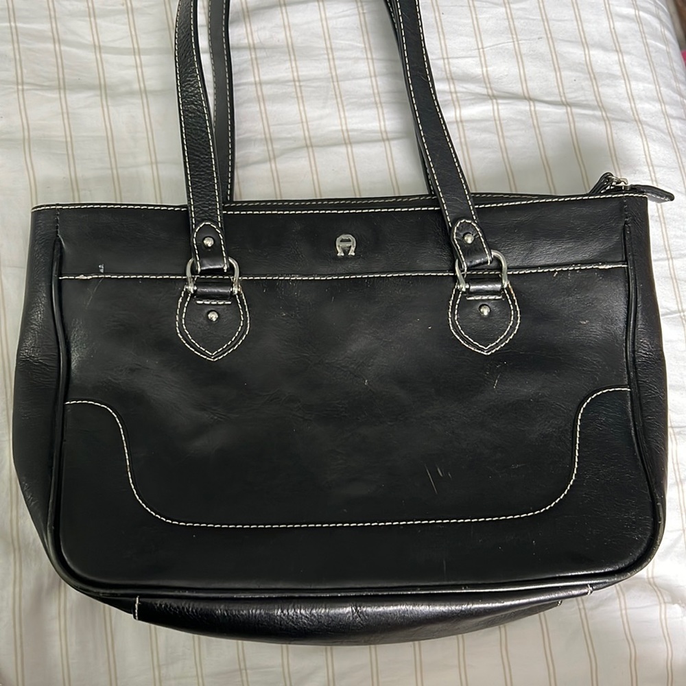 Black Étienne Aigner purse